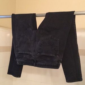 Like new charcoal American eagle jeans!